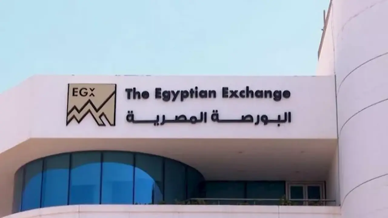 مؤشر البورصة المصرية ينخفض في مستهل تداولات الأحد